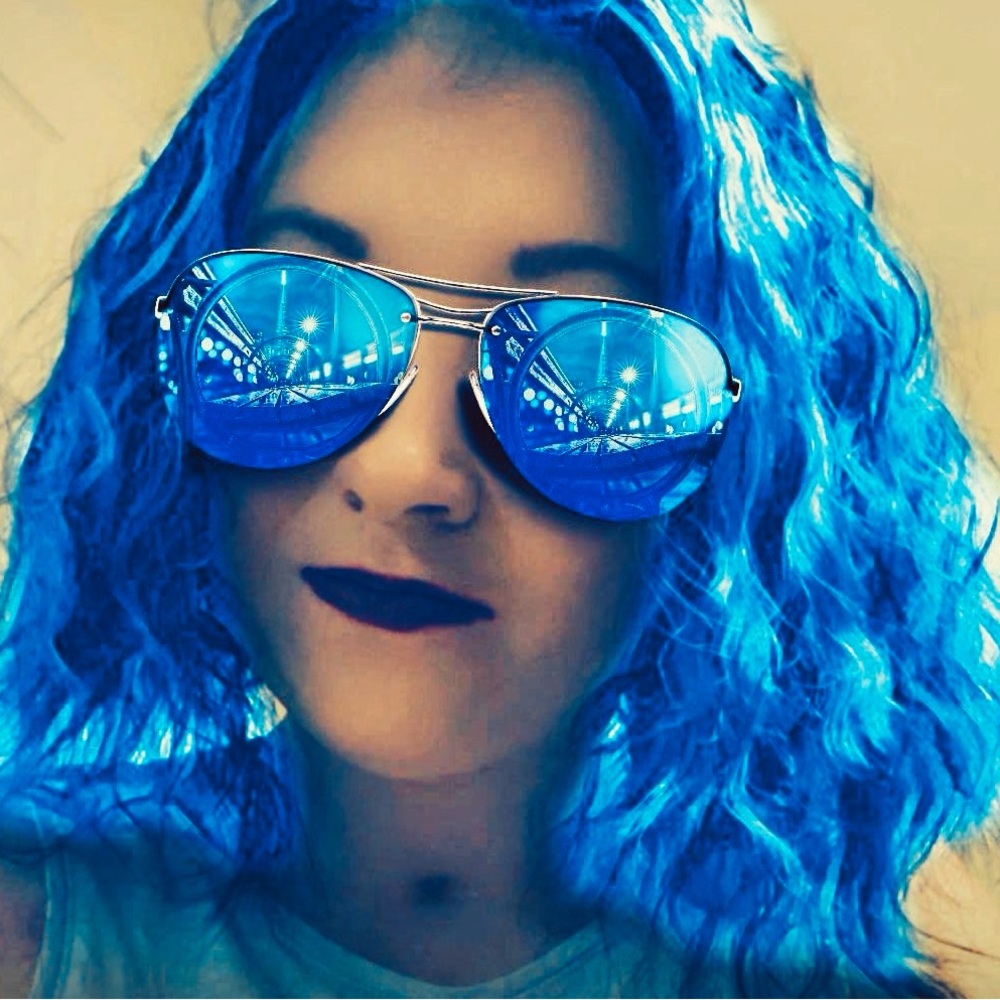 Meet your Posher, Christina